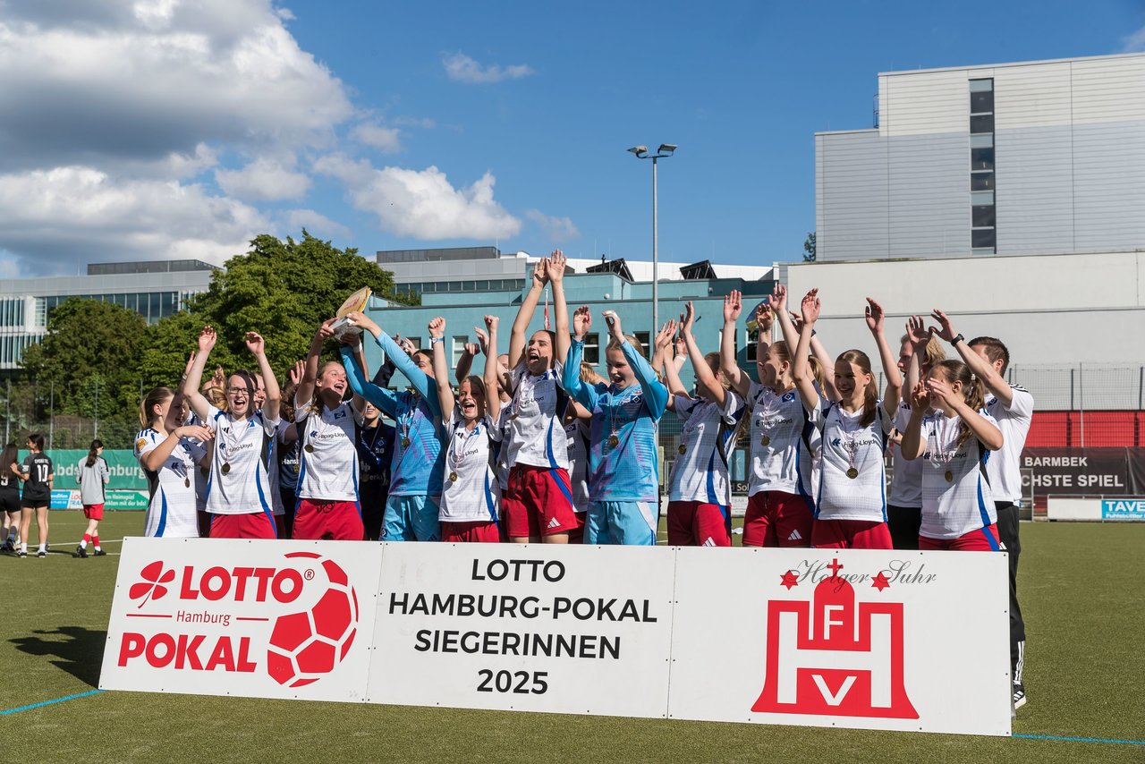 Bild 176 - wBJ Lotto Pokal Finale  Eimsbuetteler TV - Hamburger SV : Ergebnis: 0:3